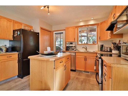 3 Squamish Boulevard West, Lethbridge, AB - Indoor Photo Showing Kitchen With Double Sink