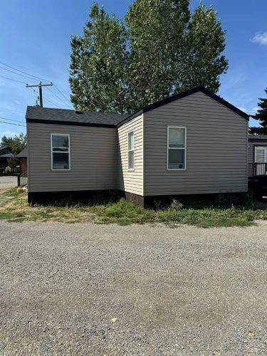 1048 Elk Avenue, Pincher Creek, AB 