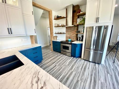 467 21 Street, Fort Macleod, AB - Indoor Photo Showing Kitchen