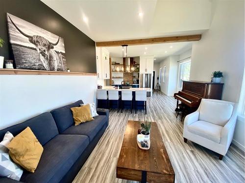 467 21 Street, Fort Macleod, AB - Indoor Photo Showing Living Room