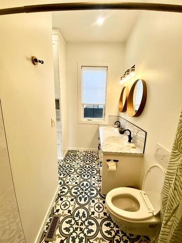 467 21 Street, Fort Macleod, AB - Indoor Photo Showing Bathroom