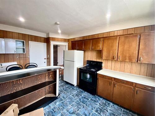 467 21 Street, Fort Macleod, AB - Indoor Photo Showing Kitchen