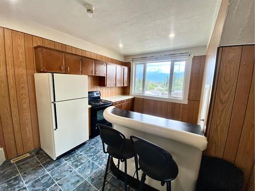 467 21 Street, Fort Macleod, AB - Indoor Photo Showing Kitchen