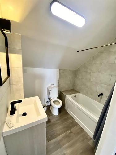 467 21 Street, Fort Macleod, AB - Indoor Photo Showing Bathroom