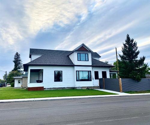 467 21 Street, Fort Macleod, AB - Outdoor With Facade