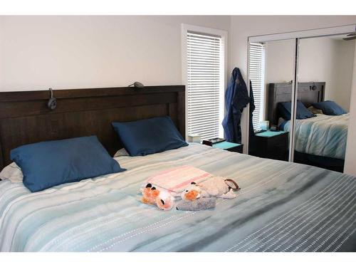 601 Rogers Avenue, Picture Butte, AB - Indoor Photo Showing Bedroom