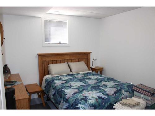 601 Rogers Avenue, Picture Butte, AB - Indoor Photo Showing Bedroom