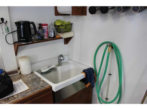 601 Rogers Avenue, Picture Butte, AB - Indoor Photo Showing Bathroom