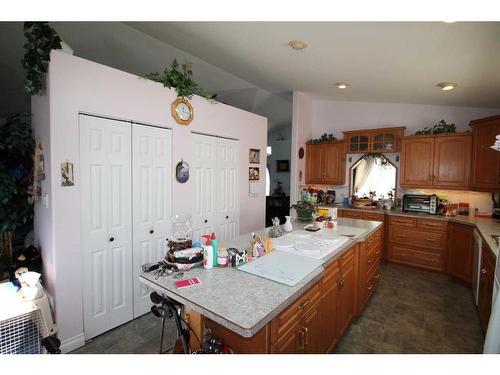 102 Fairmont Cove South, Lethbridge, AB - Indoor Photo Showing Kitchen