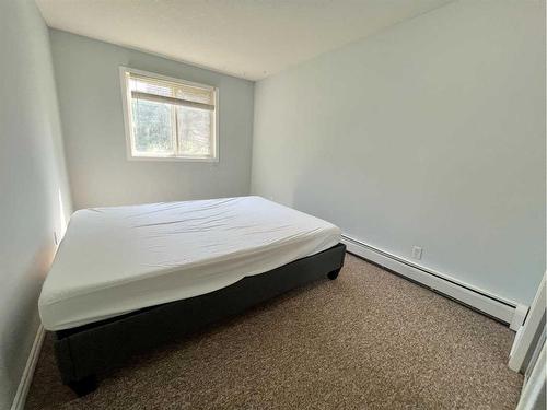 212B-295 Columbia Boulevard West, Lethbridge, AB - Indoor Photo Showing Bedroom