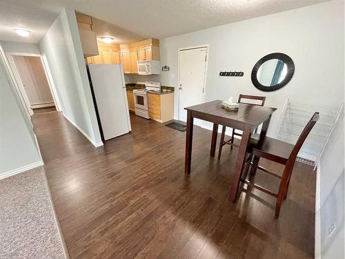 212B-295 Columbia Boulevard West, Lethbridge, AB - Indoor Photo Showing Dining Room