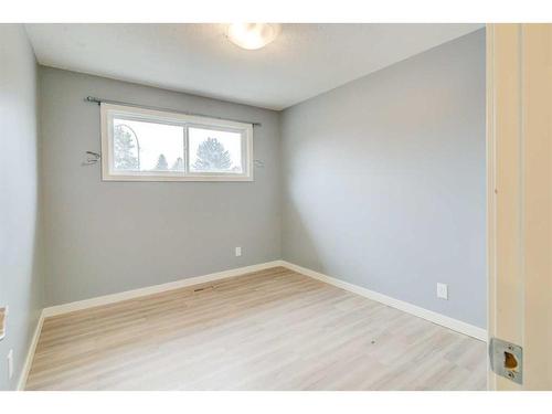 59 Laval Boulevard West, Lethbridge, AB - Indoor Photo Showing Other Room