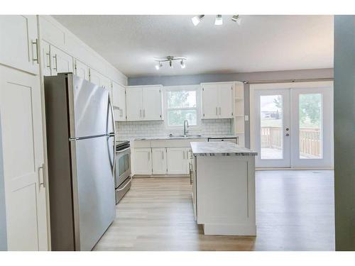 59 Laval Boulevard West, Lethbridge, AB - Indoor Photo Showing Kitchen