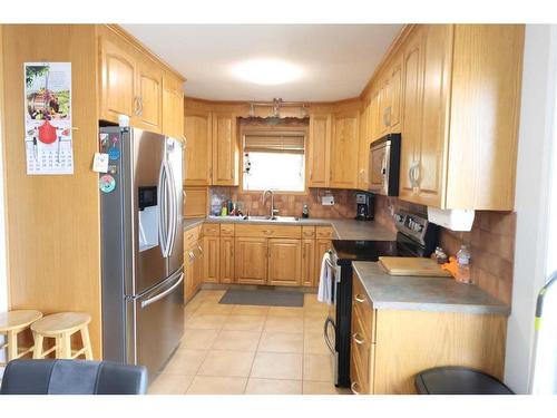 5507 62 Avenue, Taber, AB - Indoor Photo Showing Kitchen With Double Sink