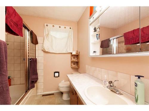 2072 19 Street North, Lethbridge, AB - Indoor Photo Showing Bathroom