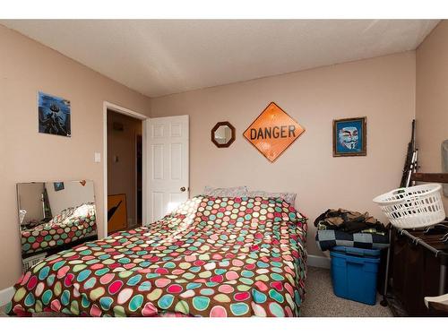 2072 19 Street North, Lethbridge, AB - Indoor Photo Showing Bedroom