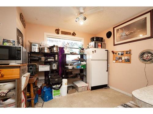 2072 19 Street North, Lethbridge, AB - Indoor