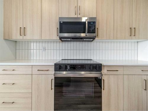 233 Blackwolf Place North, Lethbridge, AB - Indoor Photo Showing Kitchen