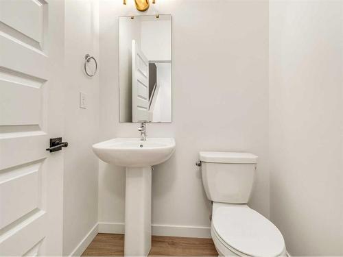 233 Blackwolf Place North, Lethbridge, AB - Indoor Photo Showing Bathroom