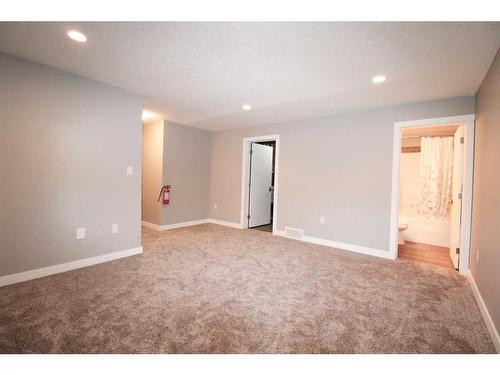 4310 Aspen Road, Coalhurst, AB - Indoor Photo Showing Other Room