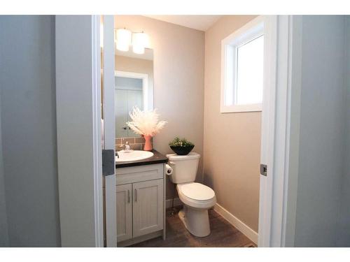 4310 Aspen Road, Coalhurst, AB - Indoor Photo Showing Bathroom