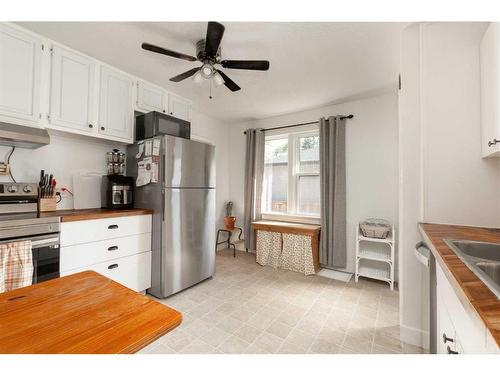 718 12A Street North, Lethbridge, AB - Indoor Photo Showing Kitchen