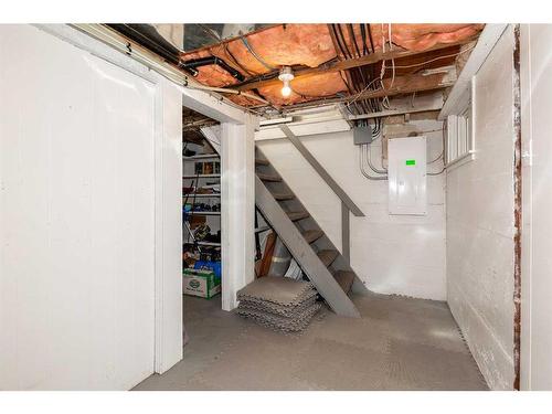 718 12A Street North, Lethbridge, AB - Indoor Photo Showing Basement