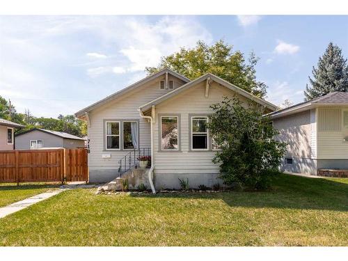 718 12A Street North, Lethbridge, AB - Outdoor