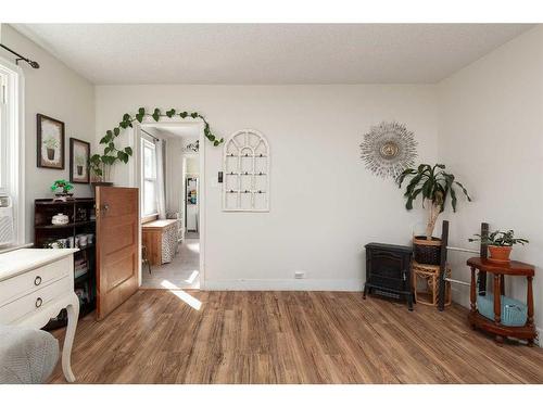 718 12A Street North, Lethbridge, AB - Indoor Photo Showing Other Room