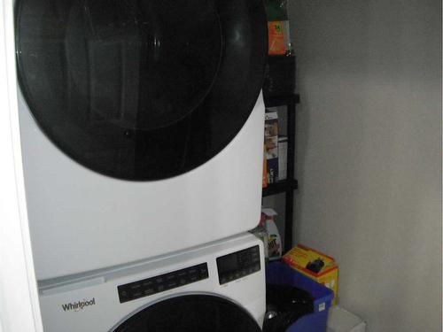 4-129 Silkstone Road West, Lethbridge, AB - Indoor Photo Showing Laundry Room