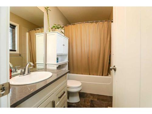 578 Blackwolf Boulevard North, Lethbridge, AB - Indoor Photo Showing Bathroom