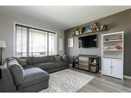 578 Blackwolf Boulevard North, Lethbridge, AB - Indoor Photo Showing Living Room