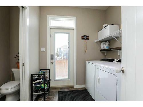 578 Blackwolf Boulevard North, Lethbridge, AB - Indoor Photo Showing Laundry Room