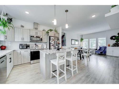 2822 47 Street South, Lethbridge, AB - Indoor Photo Showing Kitchen With Upgraded Kitchen