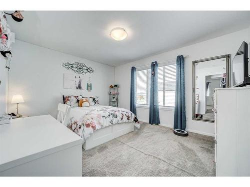 2822 47 Street South, Lethbridge, AB - Indoor Photo Showing Bedroom