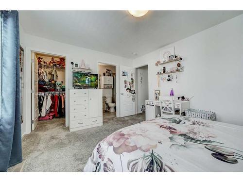 2822 47 Street South, Lethbridge, AB - Indoor Photo Showing Bedroom