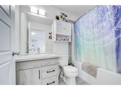 2822 47 Street South, Lethbridge, AB - Indoor Photo Showing Bathroom