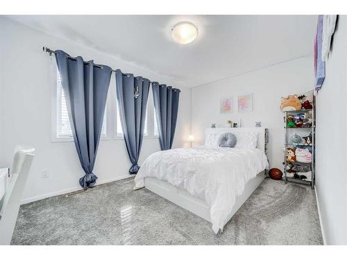 2822 47 Street South, Lethbridge, AB - Indoor Photo Showing Bedroom