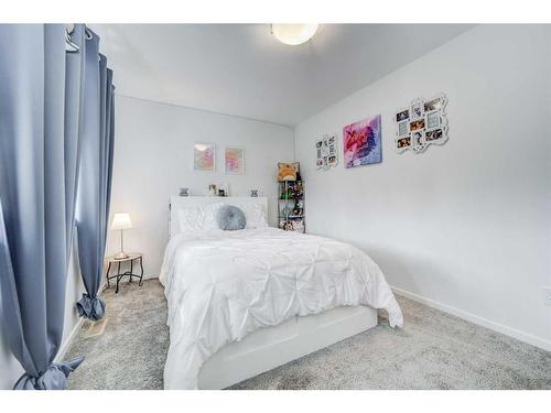 2822 47 Street South, Lethbridge, AB - Indoor Photo Showing Bedroom