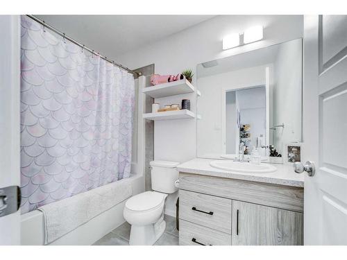 2822 47 Street South, Lethbridge, AB - Indoor Photo Showing Bathroom