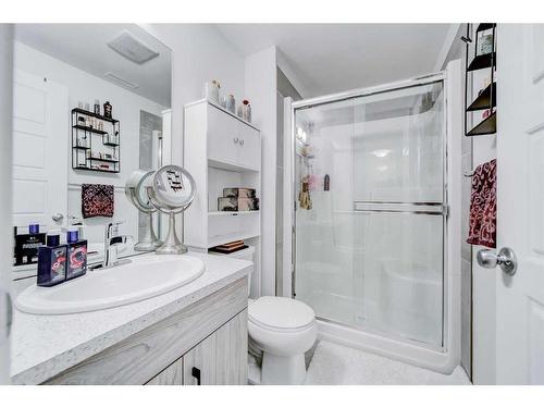 2822 47 Street South, Lethbridge, AB - Indoor Photo Showing Bathroom