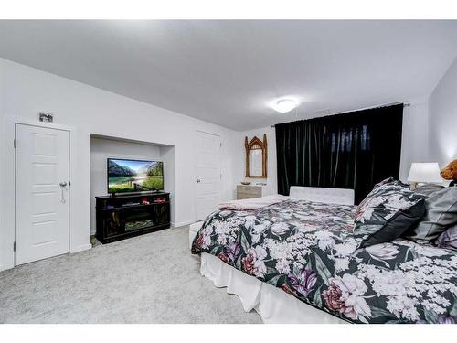 2822 47 Street South, Lethbridge, AB - Indoor Photo Showing Bedroom