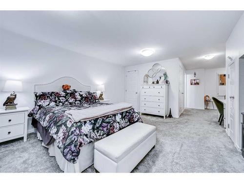 2822 47 Street South, Lethbridge, AB - Indoor Photo Showing Bedroom