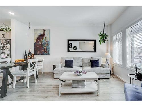 2822 47 Street South, Lethbridge, AB - Indoor Photo Showing Living Room