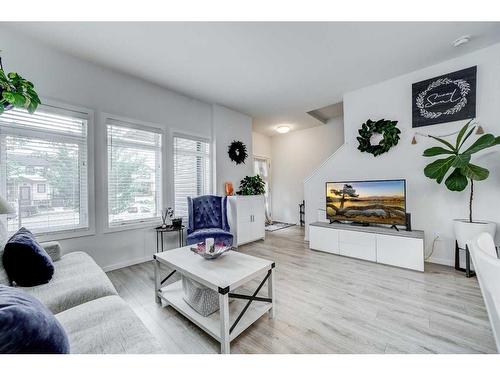 2822 47 Street South, Lethbridge, AB - Indoor Photo Showing Living Room