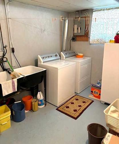 237 20 Street North, Lethbridge, AB - Indoor Photo Showing Laundry Room