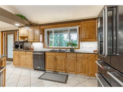 194025 Highway 512, Rural Lethbridge County, AB - Indoor Photo Showing Kitchen