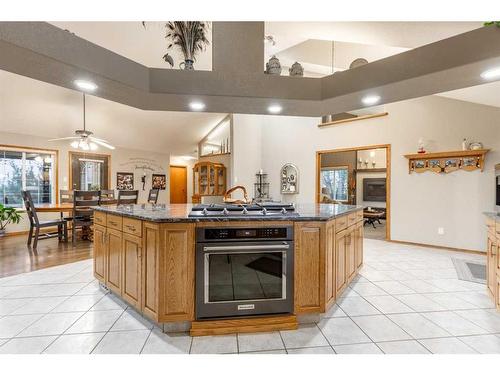 194025 Highway 512, Rural Lethbridge County, AB - Indoor Photo Showing Kitchen