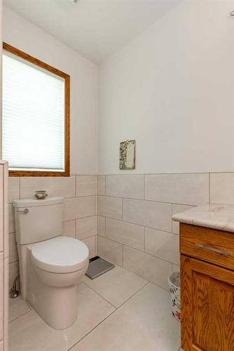 194025 Highway 512, Rural Lethbridge County, AB - Indoor Photo Showing Bathroom