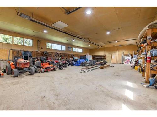 194025 Highway 512, Rural Lethbridge County, AB - Indoor Photo Showing Garage